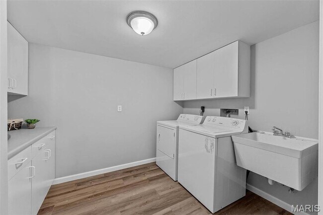 Building Photo - 250 Cedar Grove Dr