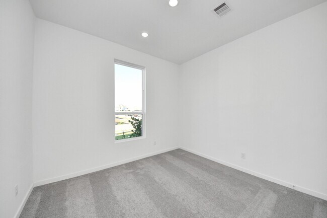 Building Photo - 32031 Victoria Meadow Dr