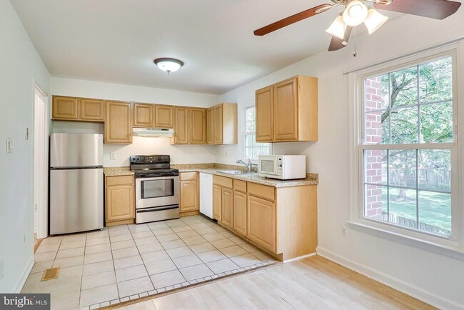 Building Photo - 9911 Whitewater Dr