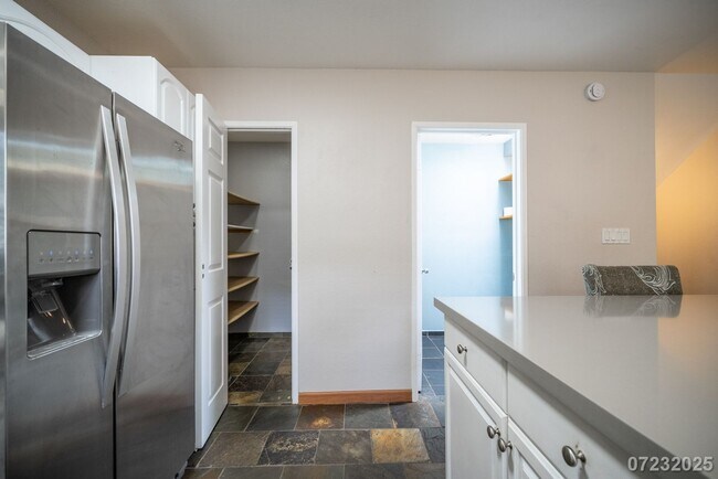 Building Photo - Move-In Ready! 3br, 2.5 ba in Makakilo, $3...