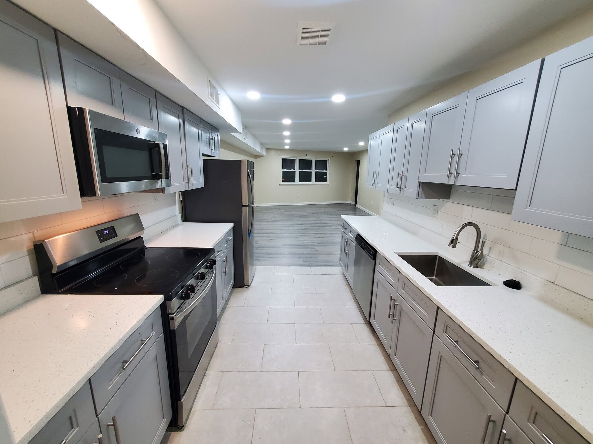 Building Photo - 7915 Bustleton Ave