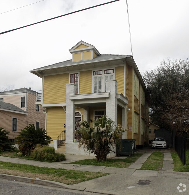 Historical Building Photo - 319 S Lopez St