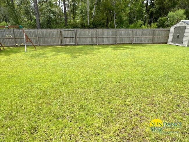 Building Photo - 5 Bedroom like new BEAUTIFUL Navarre home, call today!