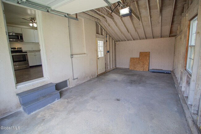 Building Photo - 16 Swayze Dr