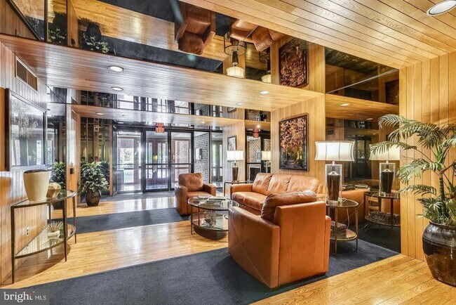 Building Photo - 11500 Fairway Dr