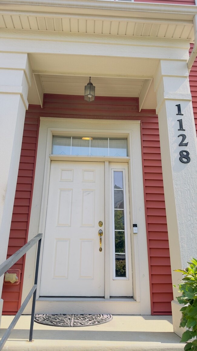 Primary Photo - 1128 Bartholdi Ct