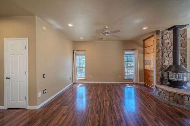 Building Photo - 111 Coker Ln