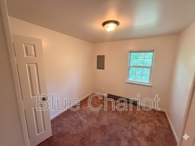 Building Photo - 502 Raynor St