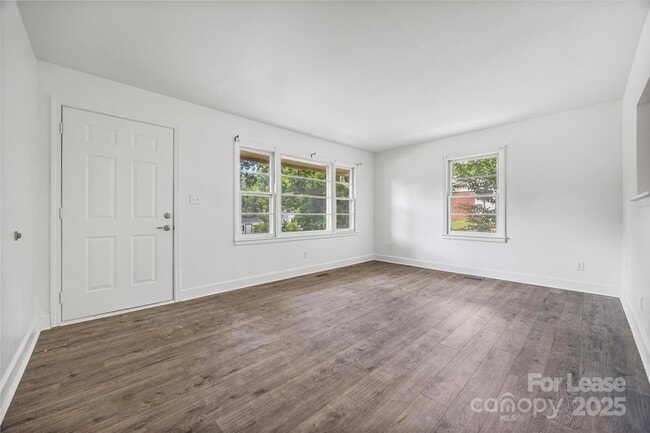 Building Photo - 3714 Carlyle Dr