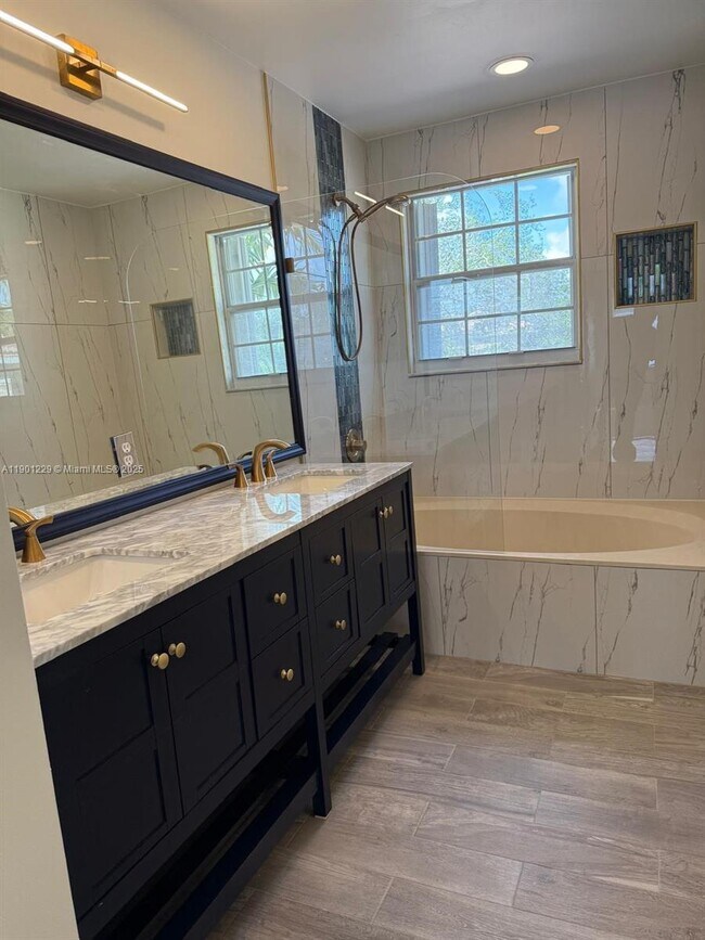 Building Photo - 2358 SW 177th Ave