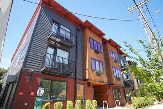 Building Photo - Modern, Spacious 2Bdr w/Condo-Grade Finish...