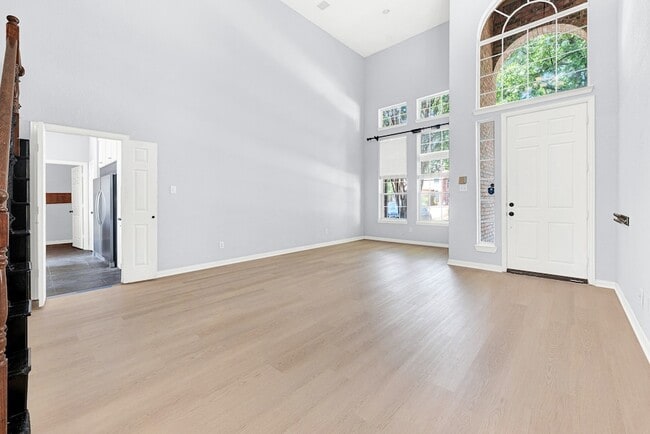 Building Photo - 1413 Westmont Dr