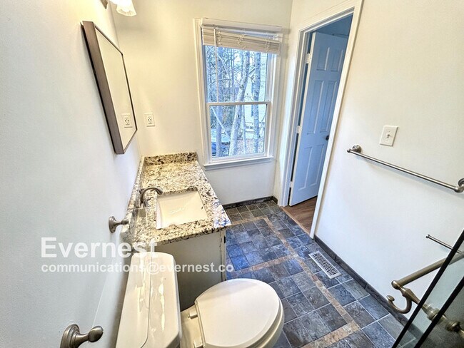 Building Photo - Beautiful 4-Bedroom Home with Modern Comforts / Pet-Friendly / Vouchers Accepted / Available Now!