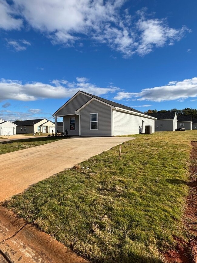 Building Photo - New Construction-Move in ready