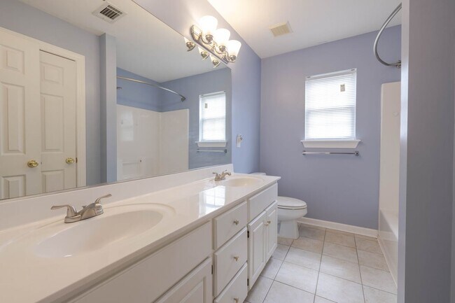 Building Photo - 4525 Glastonbury Dr