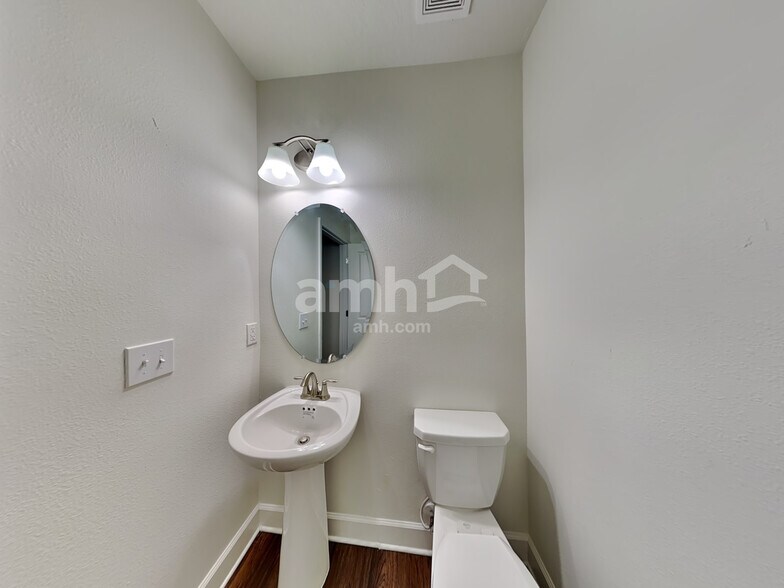 Building Photo - 911 Walden Pond Dr
