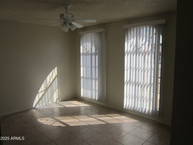 Building Photo - 8820 W Greenbrian Dr