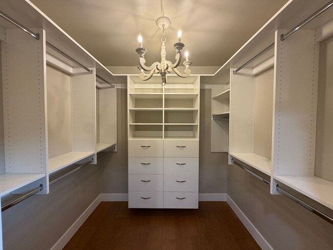 Building Photo - SPACIOUS PROPERTY DOWNTOWN FOR RENT!