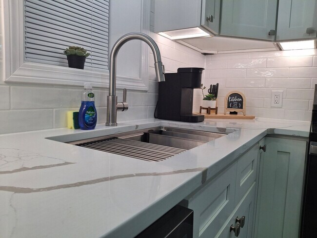 Building Photo - 1111 Atwells Ave