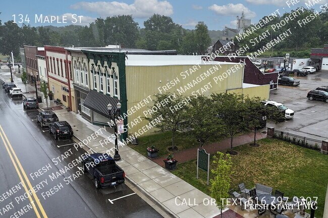 Building Photo - 134 Maple St
