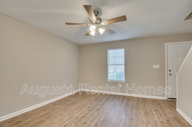 Building Photo - 136 Chalet N Blvd