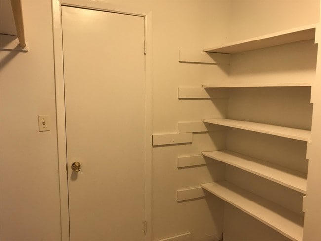 Building Photo - 37 Log Pl