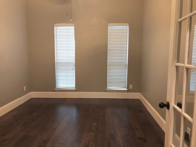 Building Photo - 6817 Hillwood Dr