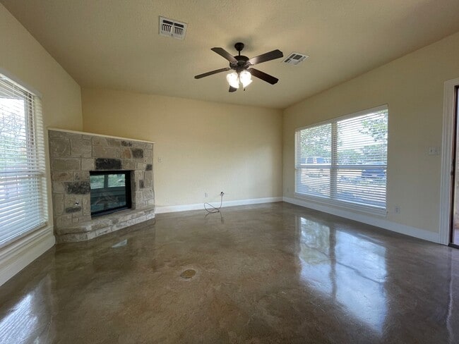 Building Photo - Guest Home in the Gated Saddlewood Estates