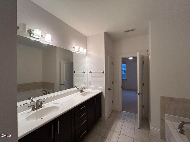 Building Photo - 1045 Philpott Dr