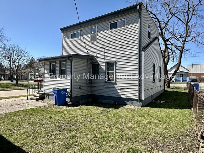 Building Photo - Beautifully Updated 3-Bedroom with Large Open Upstairs!