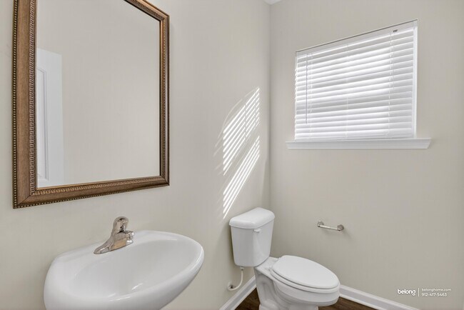 Building Photo - 98 Crystal Lake Dr