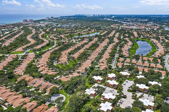 Building Photo - 2410 24th Ct