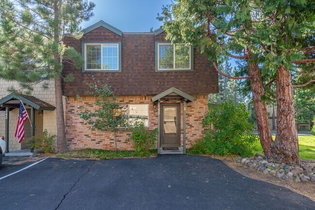 Building Photo - Lake Forest 3 Bedroom Ski Lease