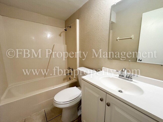 Building Photo - 1211 Old Bardwell Rd