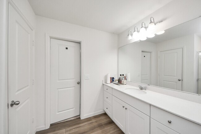 Building Photo - 4830 Highland Spgs Dr