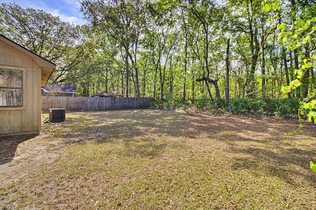 Building Photo - 1384 Forest Lake Dr