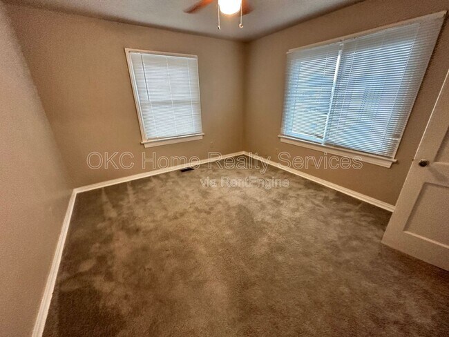 Building Photo - 1216 NE 42nd St