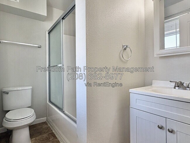Building Photo - 1212 E Sherman Ave