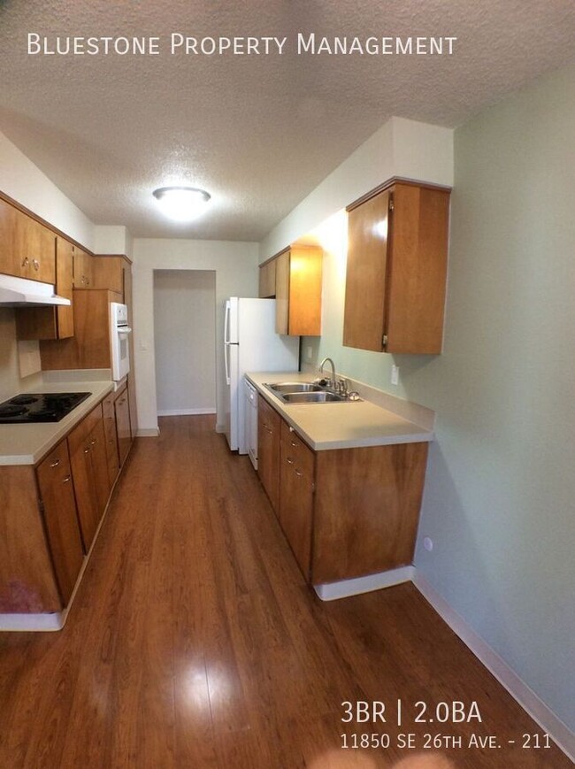 Building Photo - 2nd Floor 3 bedroom/2 bath.  Available app...