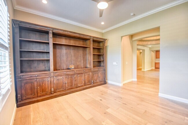 Building Photo - 5 Bedroom Resort-Style Estate with Pool, Spa & RV Parking