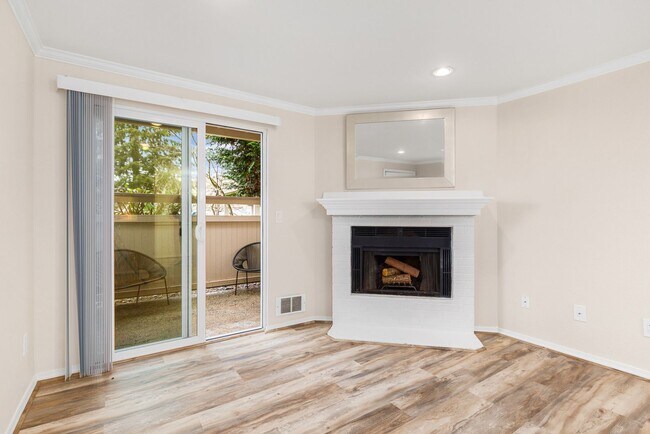 Building Photo - 1/2 off First month's rent! Beautifully updated Ground Floor 2 Bedroom 1 Bath Water/Sewer/Garbage...