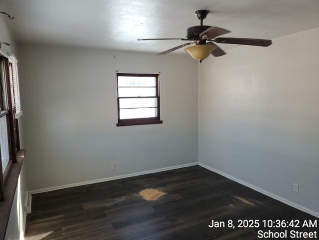 Building Photo - Updated 3BD/1BA