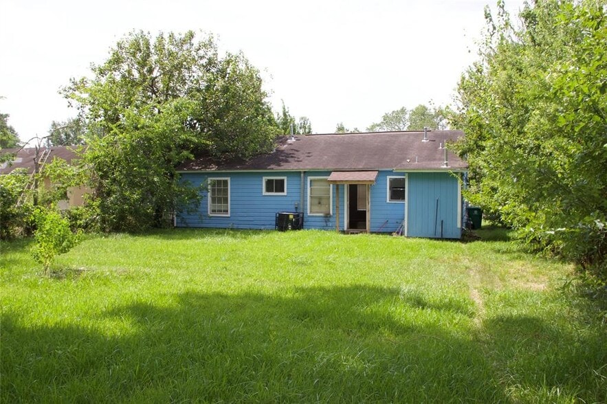 Building Photo - 8137 Snowden St