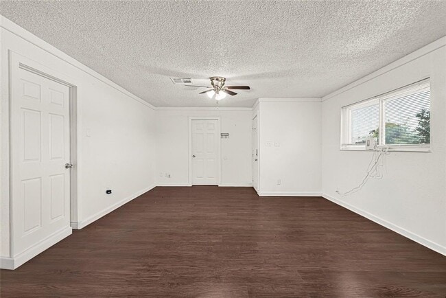 Building Photo - 2126 Hillshire Dr