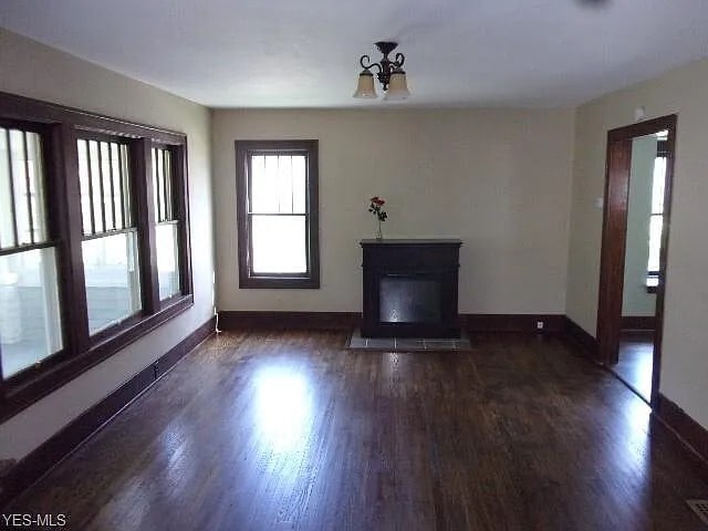 living room - 353 N Chestnut St