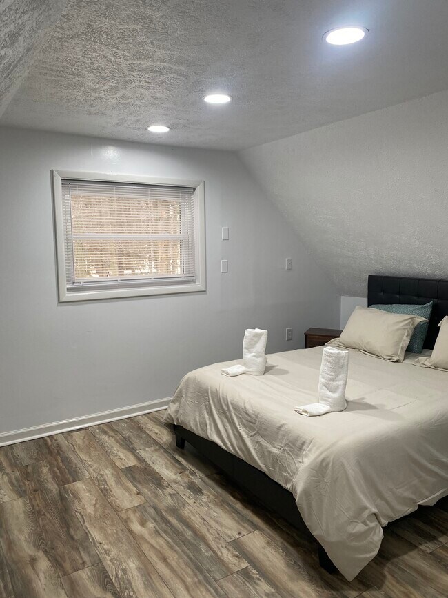 Building Photo - 7550 Eagle Rock Dr