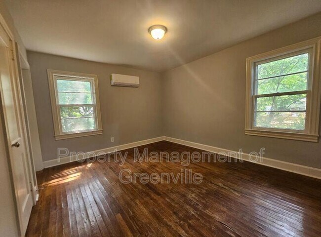 Building Photo - 117 White Oak Dr