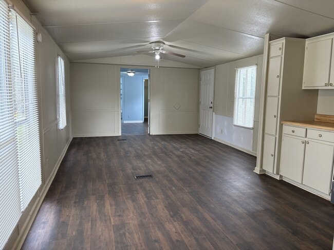 Building Photo - 908 Salters St
