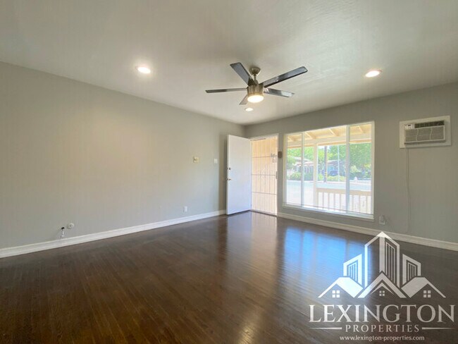 Building Photo - Spacious, 3BD/1BA, Home with Office in Car...