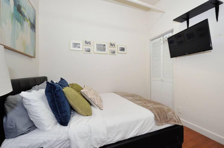 Building Photo - 474 9th Ave